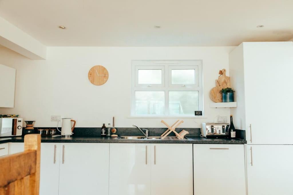 The Hideout - Newquay - Fully Stocked Eco Escape Villa Buitenkant foto